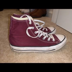 Maroon converse size 8.5